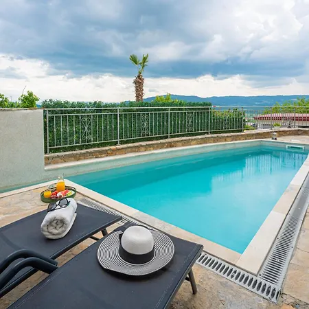 Belveder Motovun With Heated Pool