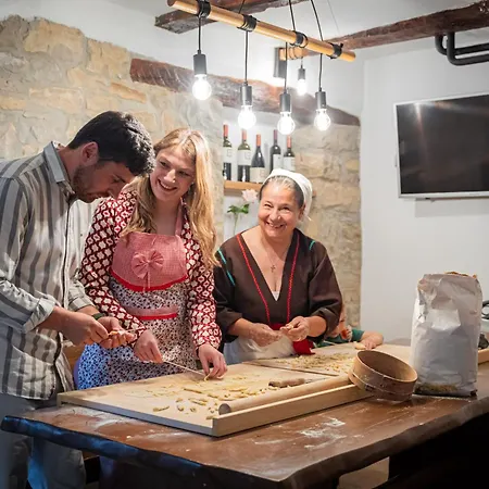 Hébergement de vacances Belveder Motovun With Heated Pool