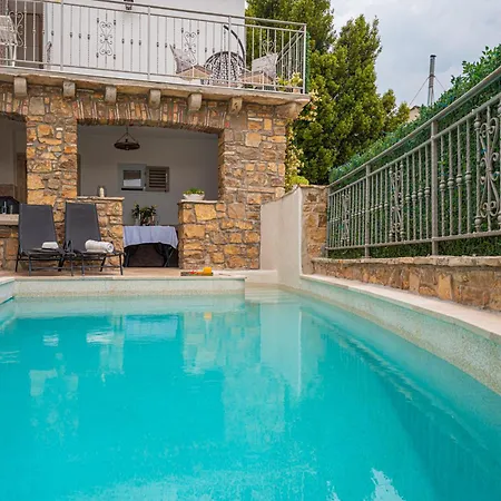 Belveder Motovun With Heated Pool 度假居