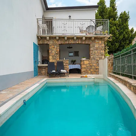 Belveder Motovun With Heated Pool Vakantiehuis *